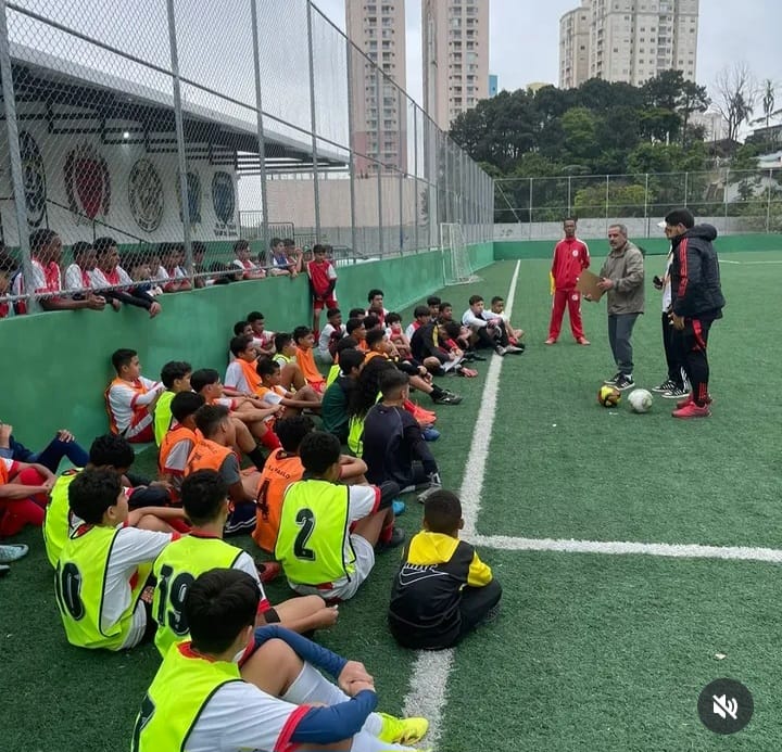 Treino de base e equipe técnica do Ajax Osasco